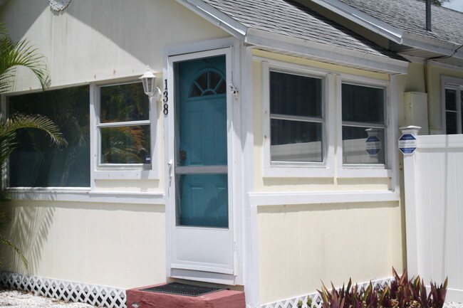138 Avenida de la Isla in Nokomis, FL - Building Photo - Building Photo