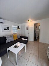 2623 SW 17th St-Unit -B in Miami, FL - Building Photo - Building Photo