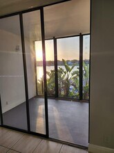 212 Lake Pointe Dr in Oakland Park, FL - Foto de edificio - Building Photo