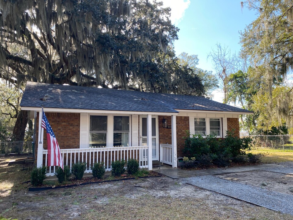 1111 12th St in Port Royal, SC - Building Photo