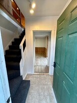 45 Bow St in Freeport, ME - Building Photo