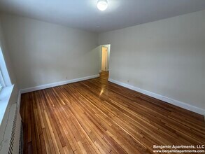 33 Lancaster Ter, Unit 107 in Brookline, MA - Foto de edificio - Building Photo
