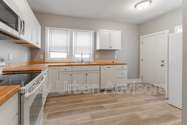 4823 E New York St in Indianapolis, IN - Building Photo - Building Photo