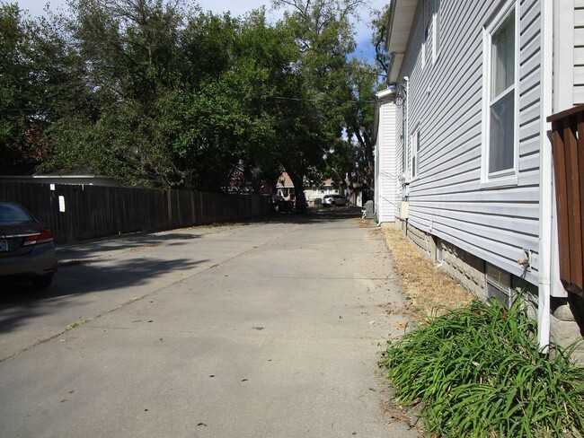 820 Moro St in Manhattan, KS - Building Photo - Building Photo