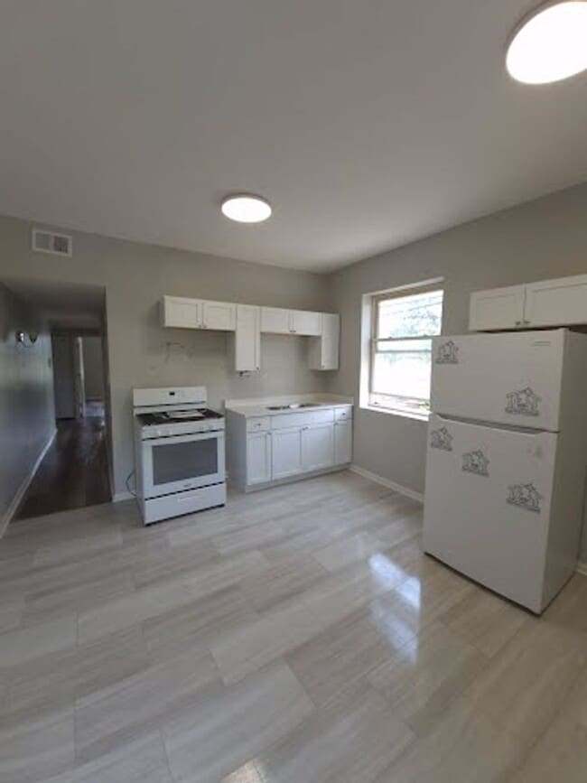 property at 1252 S Karlov Ave