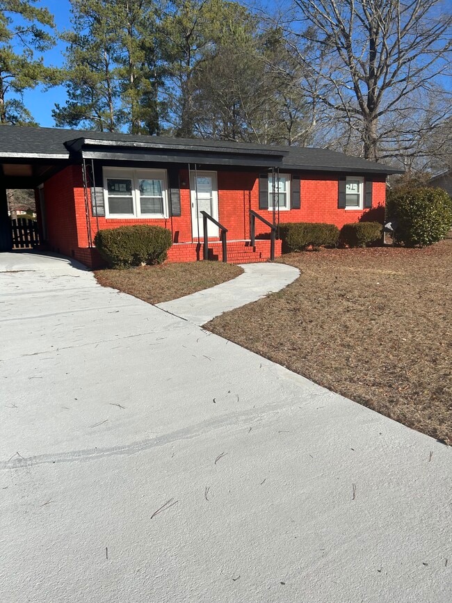717 Dogwood Ln
