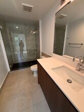 2596 NE 182nd Ter, Unit A2 in North Miami Beach, FL - Foto de edificio - Building Photo