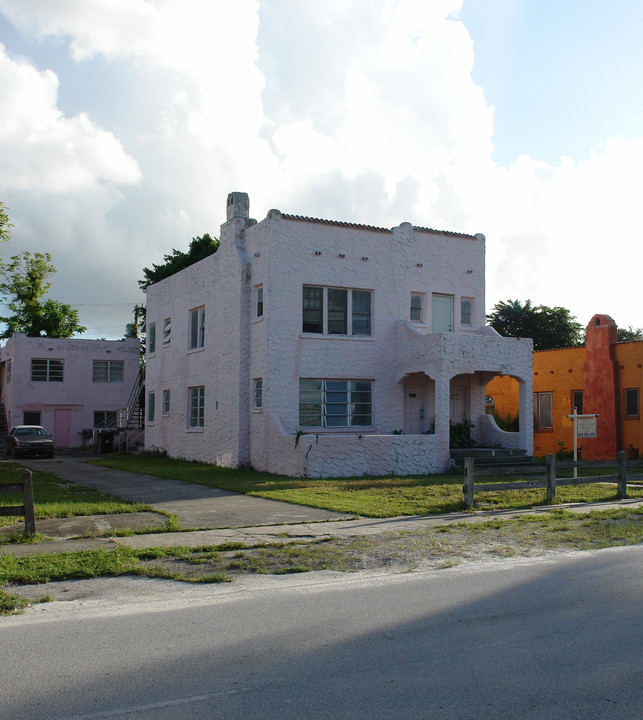 327 SW 20th St in Fort Lauderdale, FL - Building Photo