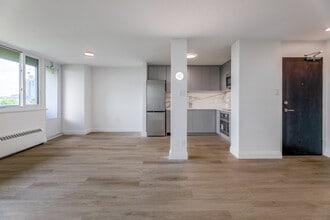Ramsden Place in Toronto, ON - Building Photo - Interior Photo