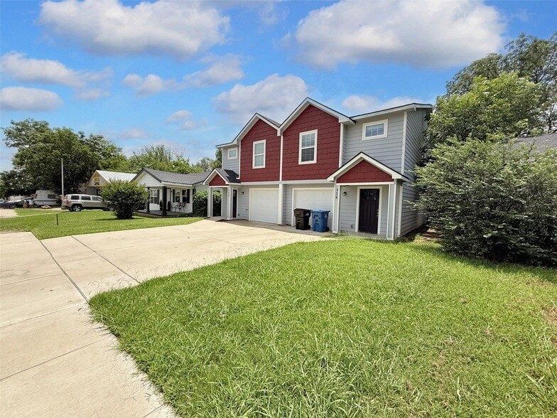328 W Morgan St in Denison, TX - Building Photo