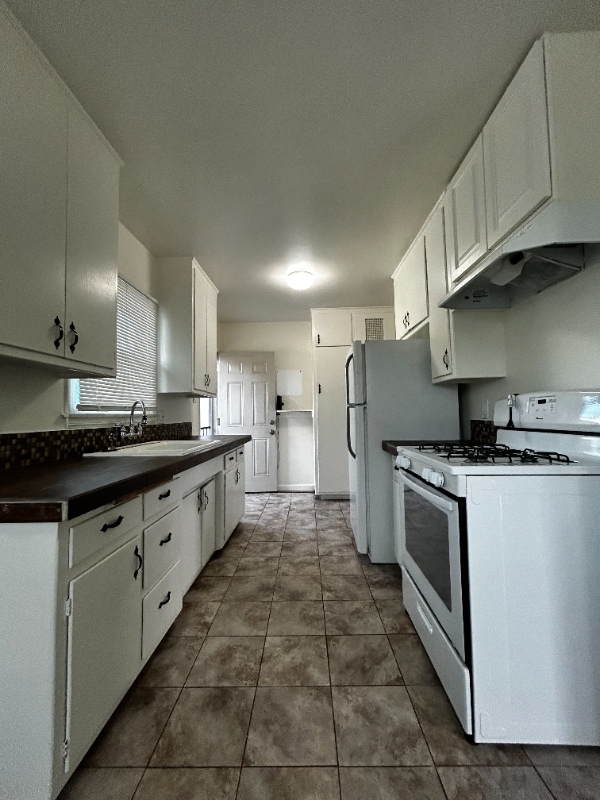 849 W Foothill Blvd