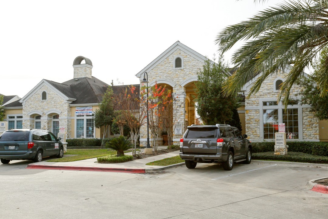 Windsor Gardens in South Houston, TX - Building Photo