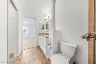 230 Timber Lake Cir in Naples, FL - Building Photo