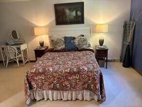 19 Timber Ln in Saratoga Springs, NY - Building Photo - Building Photo