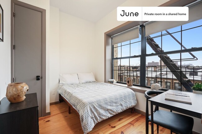 Room in Shared 4.0 bed/1 bath home in New York, NY - Building Photo - Building Photo