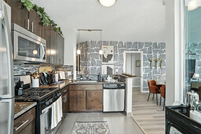 341 E Ohio St in Chicago, IL - Building Photo - Building Photo