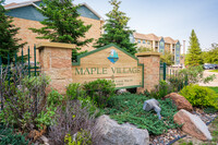 Maple Village Apartments in Maple Grove, MN - Foto de edificio - Building Photo