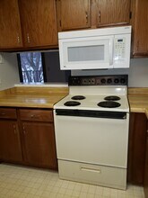 401 Cheviot Chase, Unit #1 in Waukesha, WI - Building Photo - Building Photo
