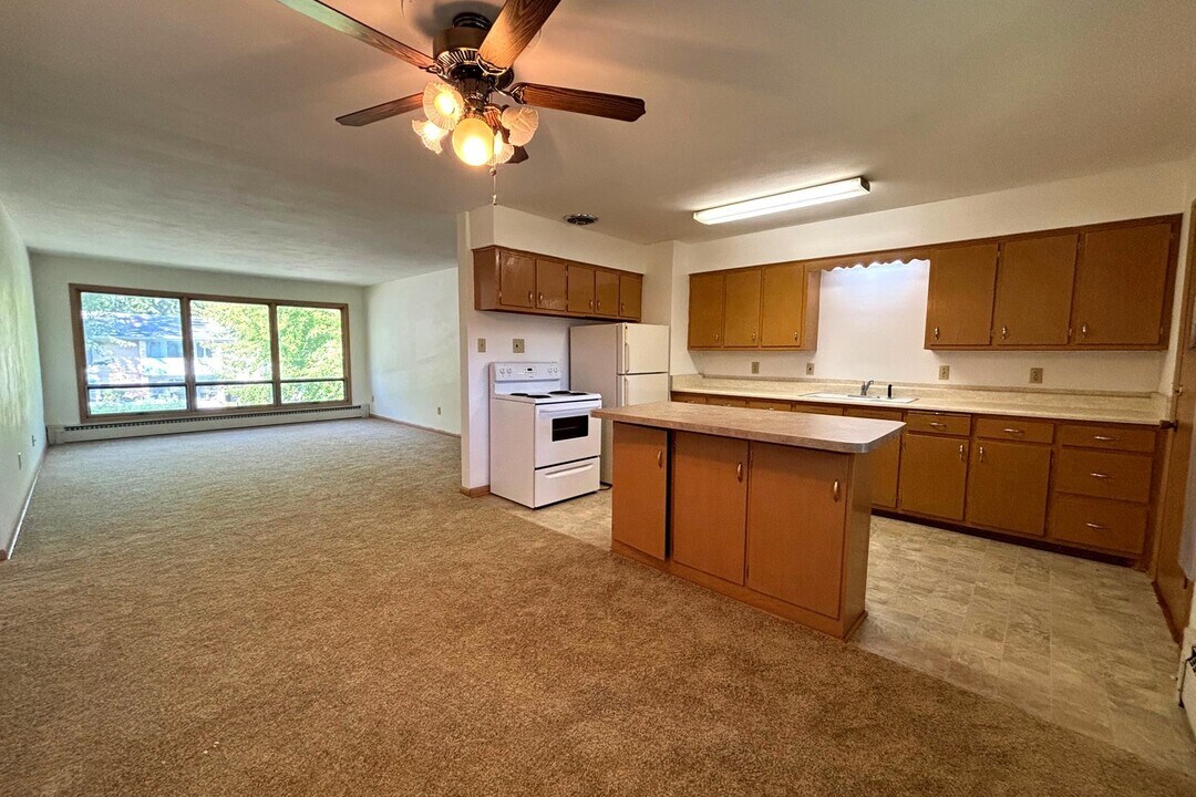 2409 Fremont Ave in Madison, WI - Building Photo