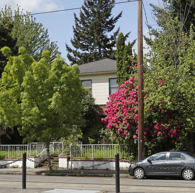 4515 N Interstate Ave in Portland, OR - Foto de edificio - Building Photo