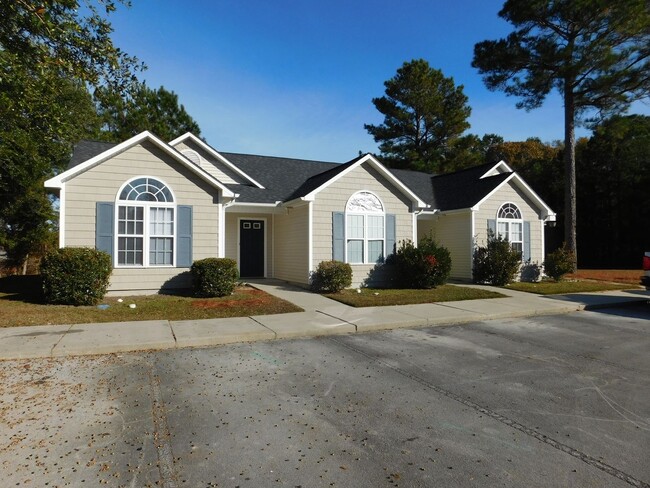 4026 Elizabeth Ave in New Bern, NC - Foto de edificio - Building Photo