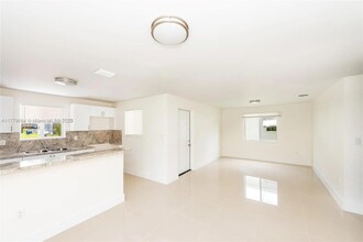 3059 NW 58th St, Unit 3059 in Miami, FL - Building Photo - Building Photo