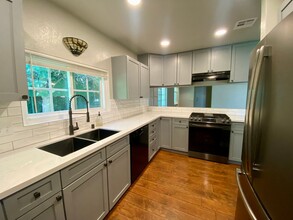 4865 Leeds St in Simi Valley, CA - Building Photo - Building Photo