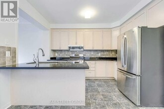 2278 Stone Glen Crescent in Oakville, ON - Building Photo - Building Photo