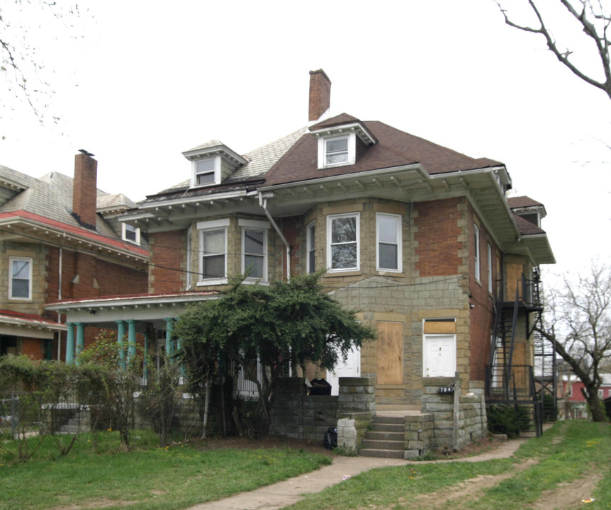 704 Greenwood Ave in Trenton, NJ - Building Photo