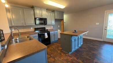 176 Fields Pond Dr in Madison, AL - Building Photo - Building Photo