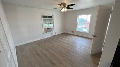 3821 Woodleigh St in Houston, TX - Building Photo - Building Photo