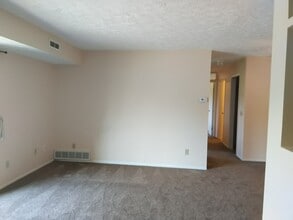 5980 Margie Cir SW, Unit 309 in Navarre, OH - Building Photo - Building Photo