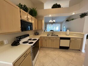 440 Wiggins Lake Ct in Naples, FL - Building Photo - Building Photo