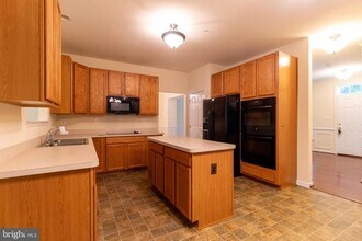 8401 Hollow Tree Ln in Upper Marlboro, MD - Building Photo - Building Photo