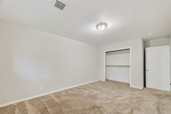 1810 Indian Shores Rd in Crosby, TX - Building Photo - Building Photo