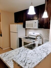 6101 N Brookline Ave