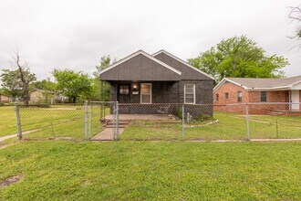 526 S 39th W Ave in Tulsa, OK - Building Photo - Building Photo