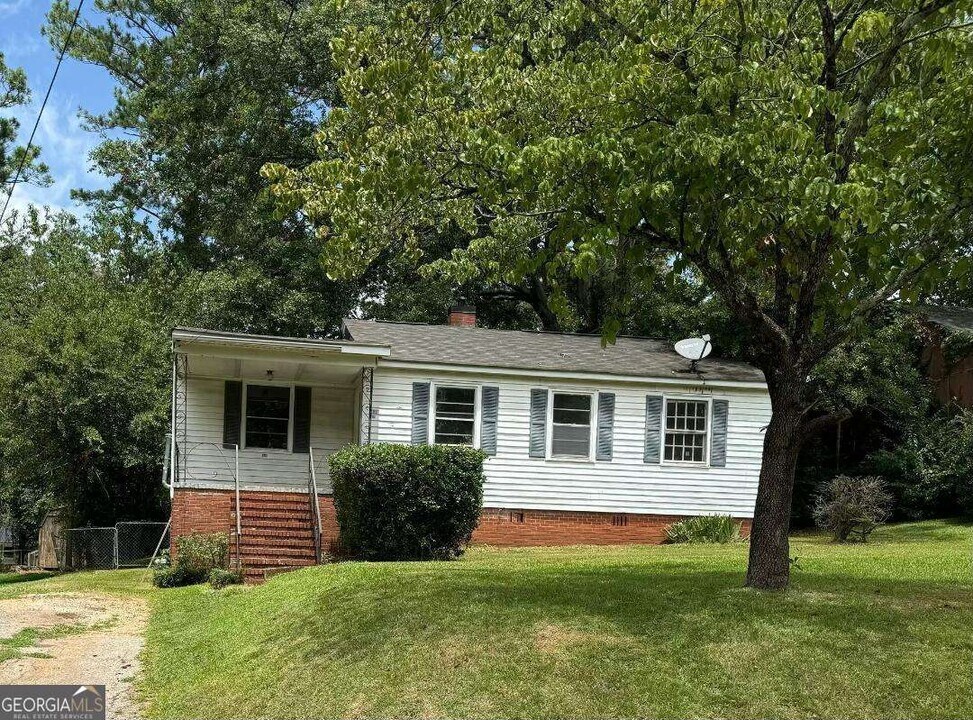 208 Rutland Cir in Lagrange, GA - Building Photo