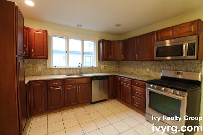 25 7th St, Unit #2