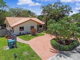 6714 N Waterway Dr in Miami, FL - Building Photo