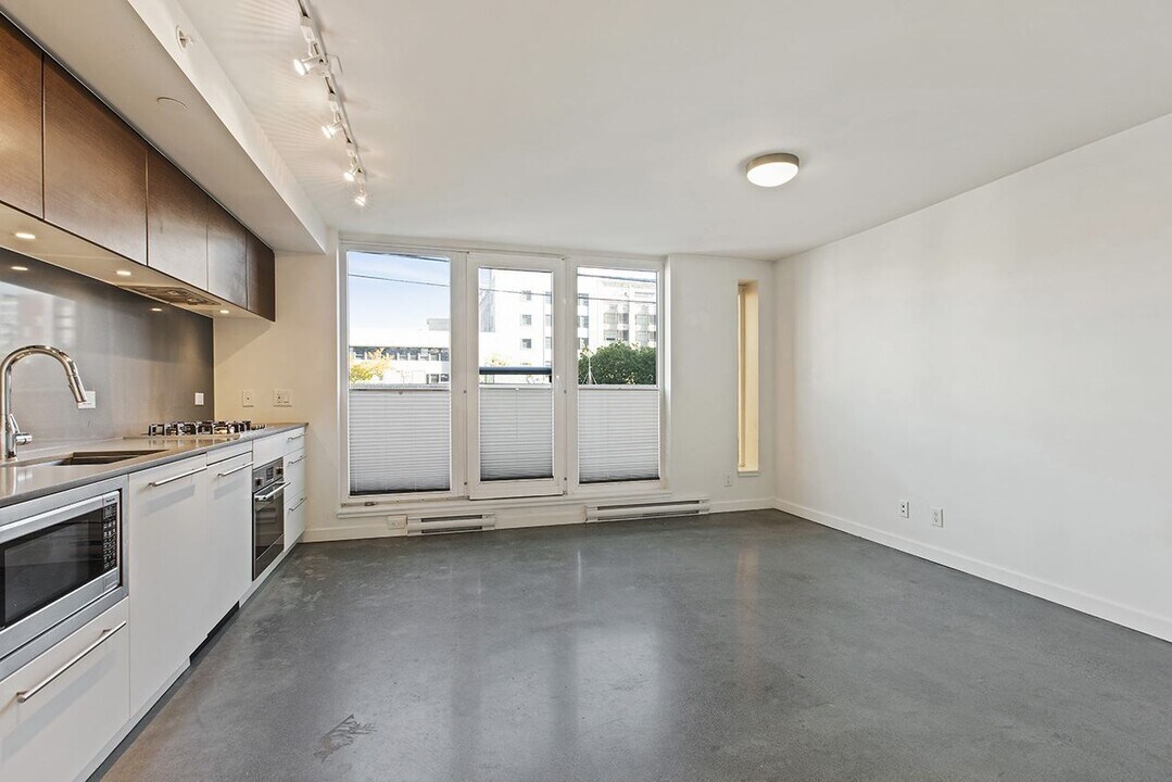 150 Cordova St E in Vancouver, BC - Building Photo