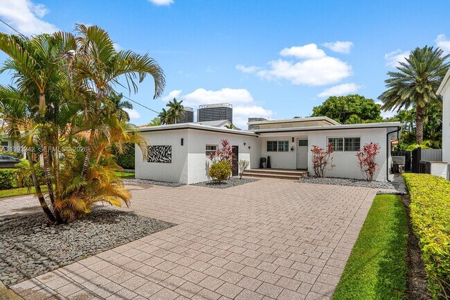 9517 Bay Dr in Surfside, FL - Building Photo - Building Photo