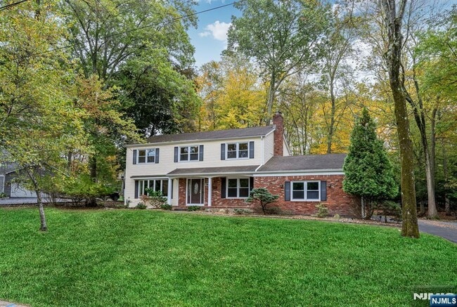 20 Dogwood Dr in Allendale, NJ - Building Photo - Building Photo
