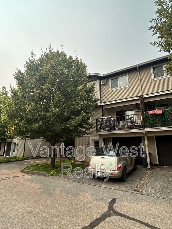 124-124 Mills Rd in Kelowna, BC - Building Photo - Building Photo