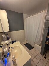 121 4th St in Hicksville, NY - Foto de edificio - Building Photo