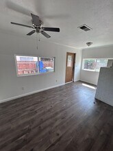 217 E Colonial Dr in Hanford, CA - Building Photo - Building Photo