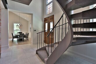 33 Bloor St E in Toronto, ON - Building Photo - Building Photo