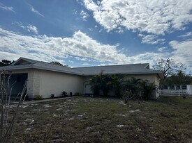 7403 17th Ave W in Bradenton, FL - Building Photo