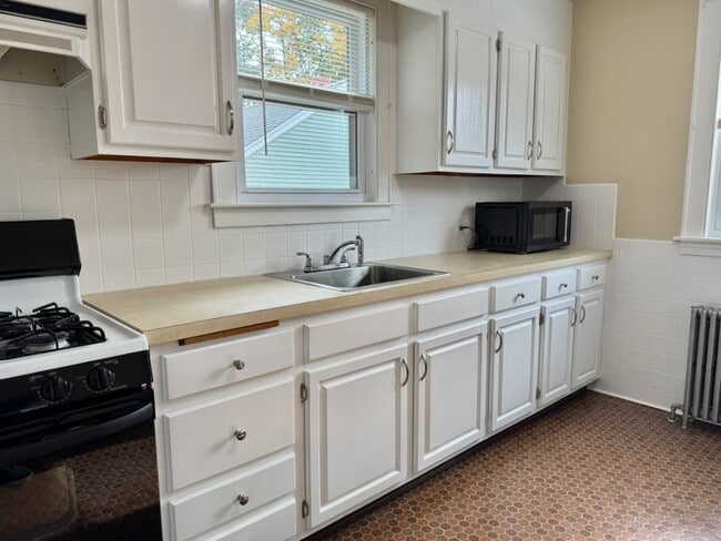 97 Walnut St, Unit 97 in Naugatuck, CT - Building Photo - Building Photo