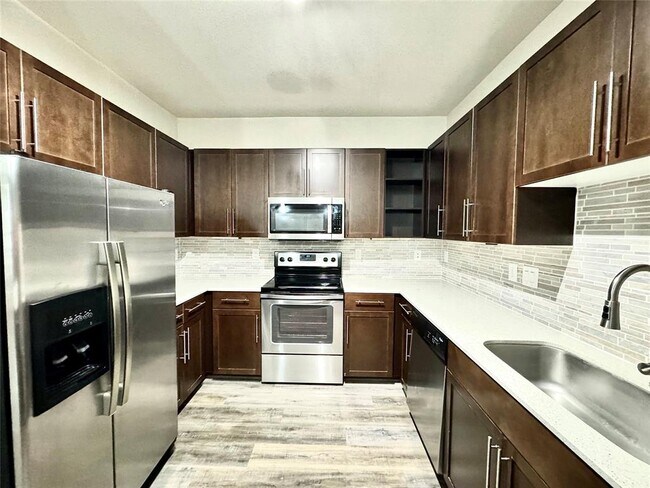 3788 Richmond Ave. in Houston, TX - Building Photo - Building Photo